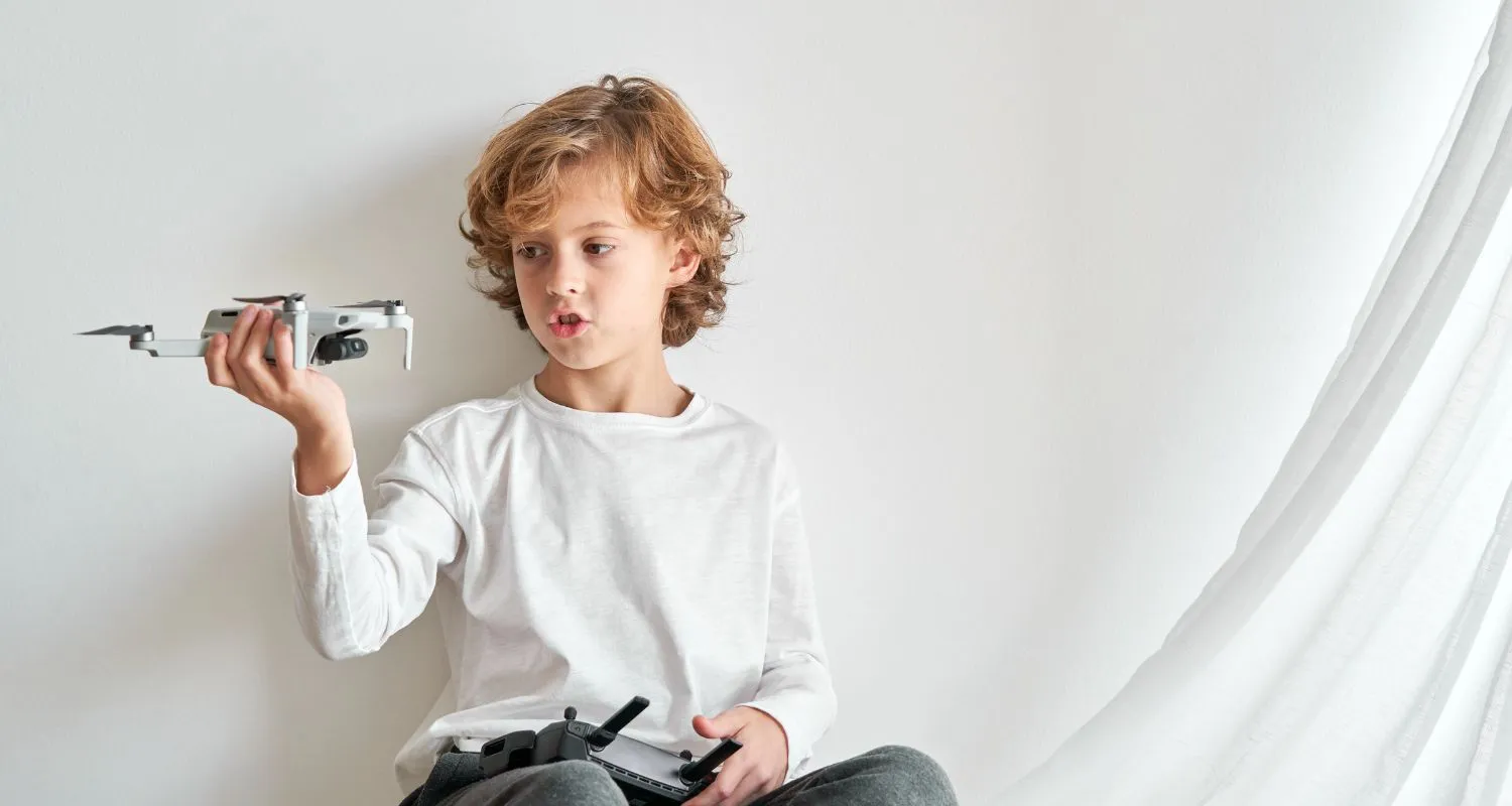 Обучение основам эксплуатации дронов в школах