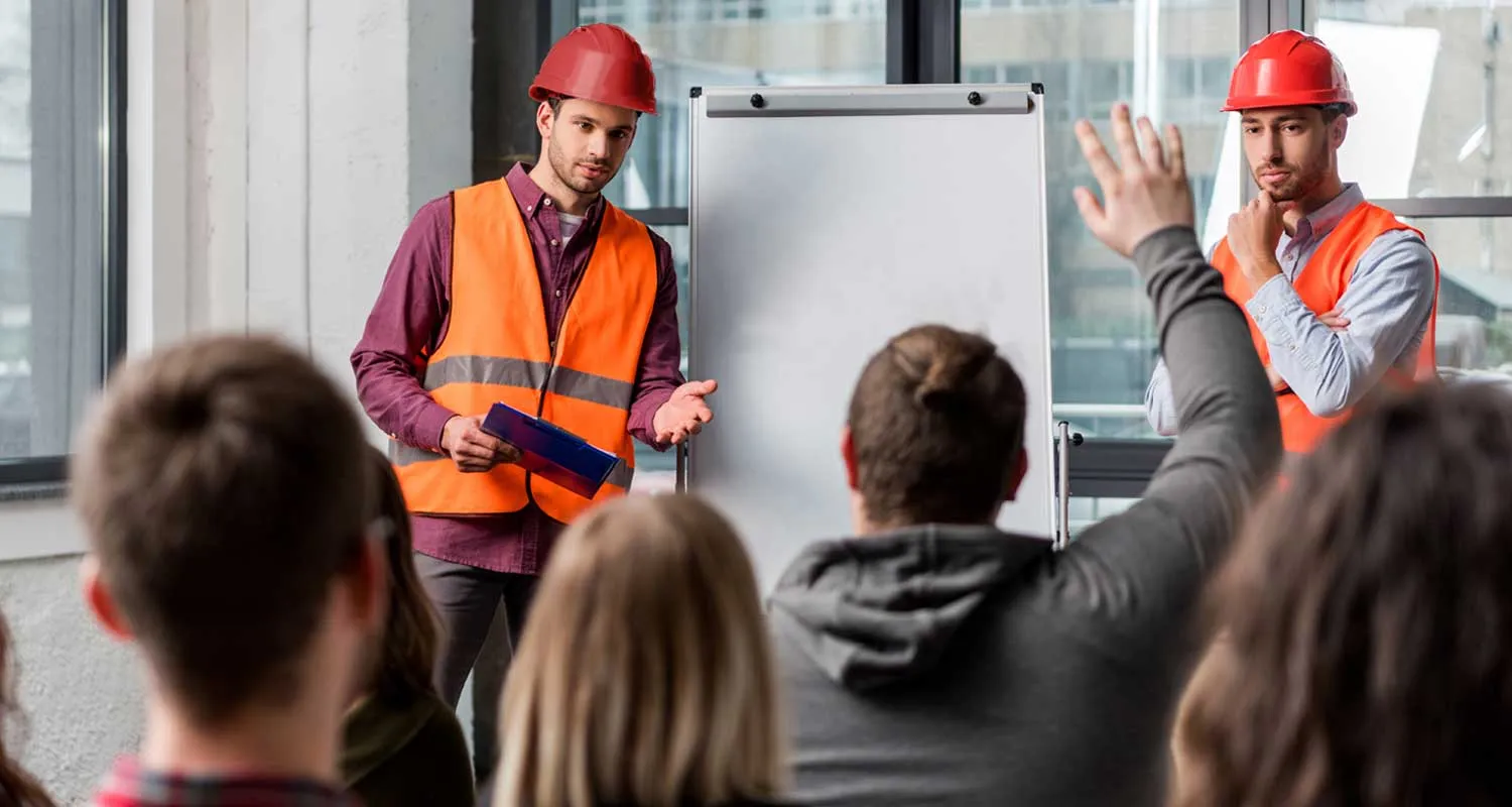 Организации обязаны в срочном порядке провести внеплановый противопожарный инструктаж