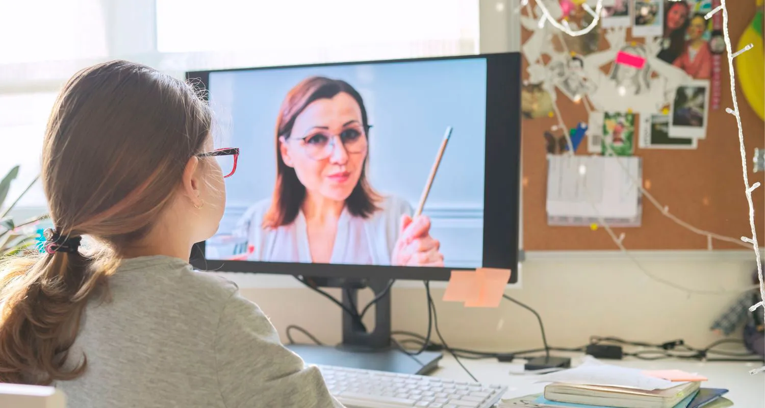 Сферум: Минпросвещения рекомендует использовать новую платформу для взаимодействия с обучающимися и их родителями